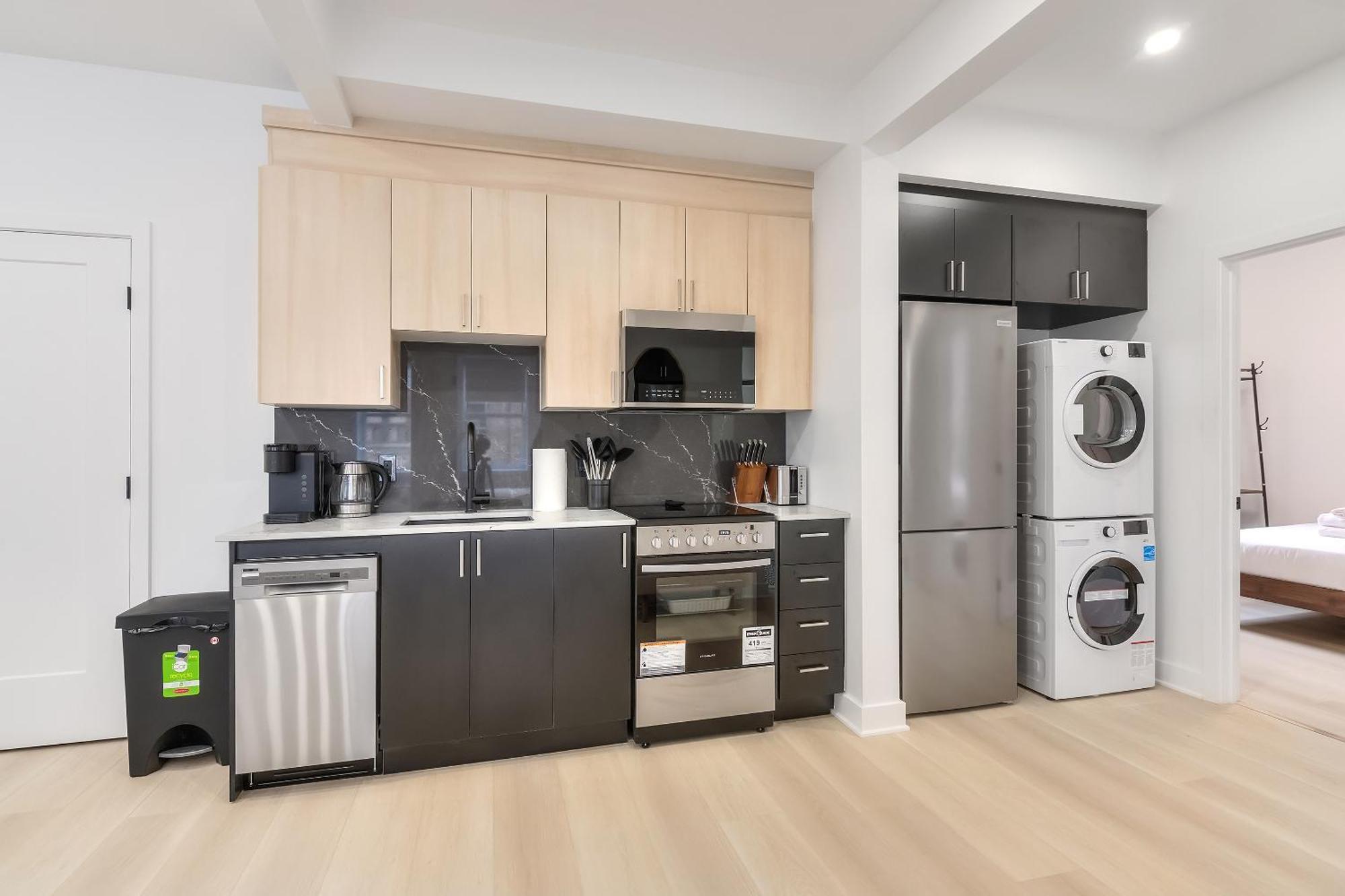 Free Indoor Parking Cozy & Spacious Condo In Heart Of Downtown Montreal Exterior photo